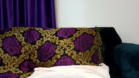 Snapshot of curvy_essie chatting on November 17, 2025, 8:36 pm Essie online show from November 17, 2025, 8:36 pm