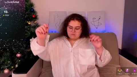 Snapshot of curvy_janie chatting on December 17, 2024, 5:29 am Jane online show from December 17, 2024, 5:29 am