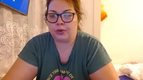 Snapshot of curvymomylore chatting on February 3, 2026, 3:37 am Lore online show from February 3, 2026, 3:37 am