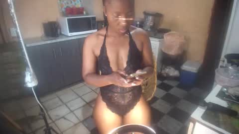 Snapshot of curvypear76x chatting on October 25, 2025, 11:07 am curvypear76x online show from October 25, 2025, 11:07 am