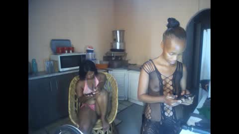 Snapshot of curvypear76x chatting on February 17, 2026, 10:12 am curvypear76x online show from February 17, 2026, 10:12 am