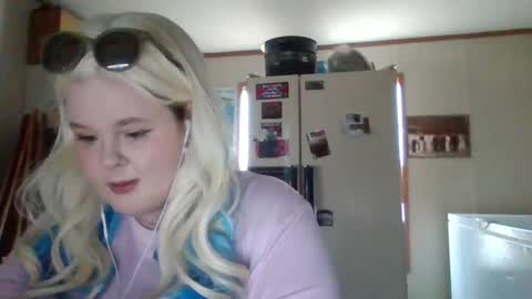 Snapshot of curvyplayday chatting on March 8, 2025, 4:17 pm dahlia -kim online show from March 8, 2025, 4:17 pm