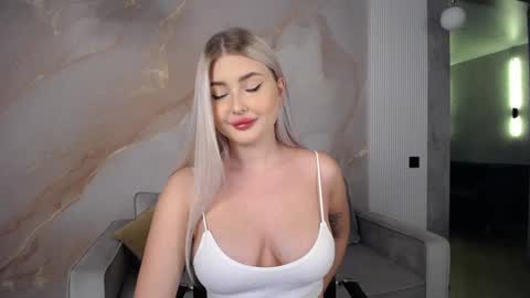 Snapshot of cute18cute chatting on December 4, 2024, 8:34 am Kira  online show from December 4, 2024, 8:34 am