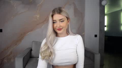 Snapshot of cute18cute chatting on December 5, 2024, 8:33 am Kira  online show from December 5, 2024, 8:33 am