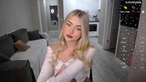 Snapshot of cute18cute chatting on September 25, 2025, 12:31 pm Kira  online show from September 25, 2025, 12:31 pm