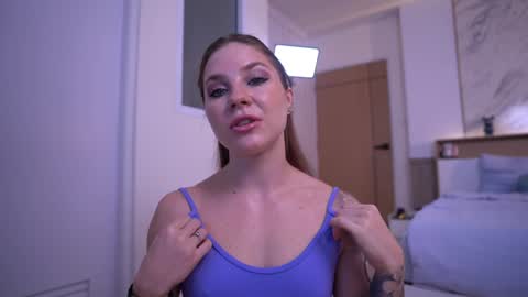 Snapshot of cute__foxy chatting on December 14, 2025, 1:00 am Foxy online show from December 14, 2025, 1:00 am