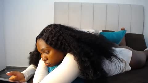 Liya online show from November 3, 2025, 8:37 am