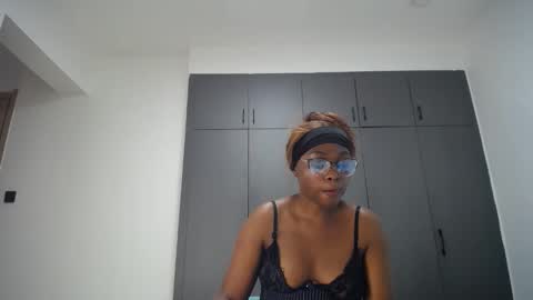 Liya online show from April 25, 2026, 1:41 pm