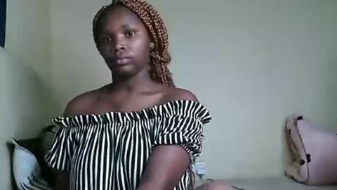 Snapshot of cute_beb2 chatting on January 30, 2025, 12:48 pm V EE online show from January 30, 2025, 12:48 pm