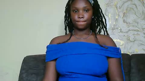 Snapshot of cute_beb2 chatting on February 28, 2025, 12:20 pm V EE online show from February 28, 2025, 12:20 pm