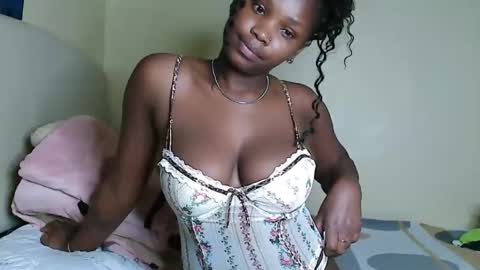 Snapshot of cute_beb2 chatting on March 2, 2025, 8:05 am V EE online show from March 2, 2025, 8:05 am