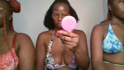 Snapshot of cute_daniellah chatting on February 18, 2025, 7:09 pm Danillah online show from February 18, 2025, 7:09 pm