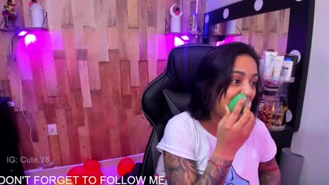    Independent Model online show from November 5, 2025, 12:43 am