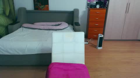 Snapshot of cute_jes chatting on October 30, 2025, 7:25 pm cute_jes online show from October 30, 2025, 7:25 pm