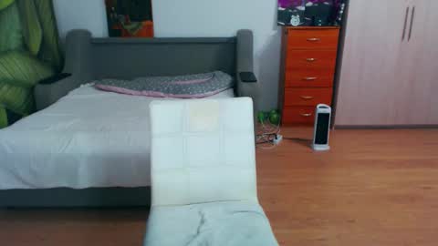 Snapshot of cute_jes chatting on December 20, 2025, 6:26 pm cute_jes online show from December 20, 2025, 6:26 pm