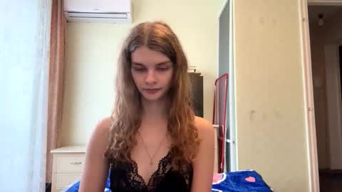 cute_kitte online show from November 16, 2025, 9:04 am