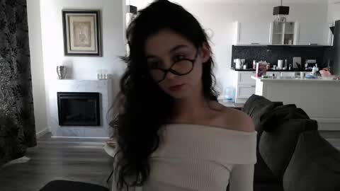Lilia online show from May 3, 2026, 11:05 am