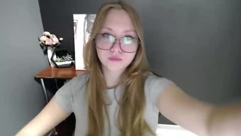 Veronica online show from October 8, 2025, 6:33 am