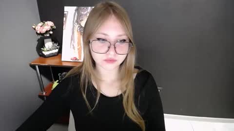 Veronica online show from November 28, 2025, 7:44 am