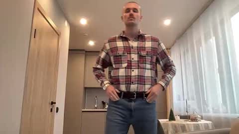 cute_skywalker online show from December 21, 2025, 9:49 am