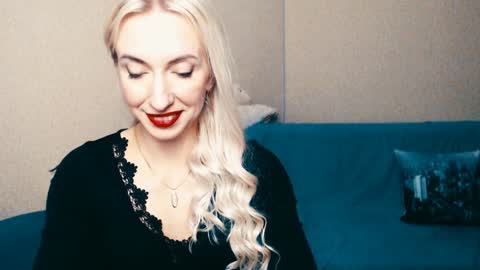 cute_smile_shy online show from January 11, 2025, 12:33 am