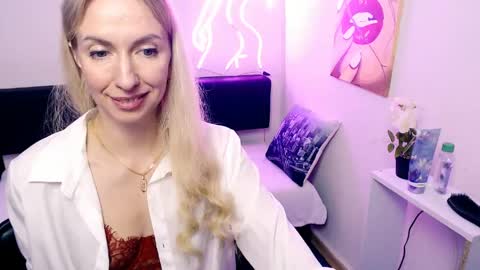 cute_smile_shy online show from May 16, 2026, 9:17 am