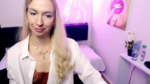 cute_smile_shy online show from May 16, 2026, 10:36 am