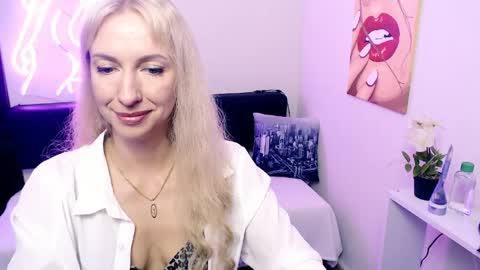 cute_smile_shy online show from June 6, 2026, 10:25 pm