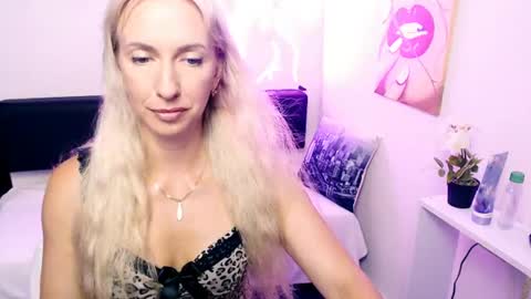 cute_smile_shy online show from June 30, 2026, 9:27 pm