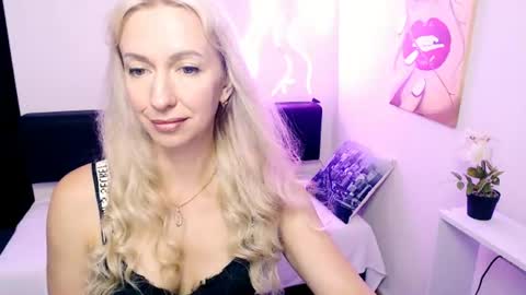 cute_smile_shy online show from July 14, 2026, 5:12 am