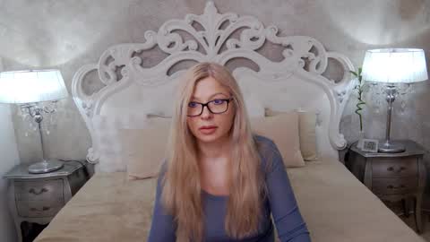 cuteangelina18 online show from February 24, 2026, 3:43 pm