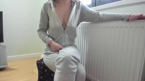 Snapshot of cuteangelx chatting on March 3, 2025, 7:32 am Anne-Marie  online show from March 3, 2025, 7:32 am