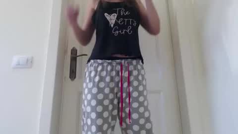 Snapshot of cuteangelx chatting on October 18, 2025, 9:10 am Anne-Marie  online show from October 18, 2025, 9:10 am