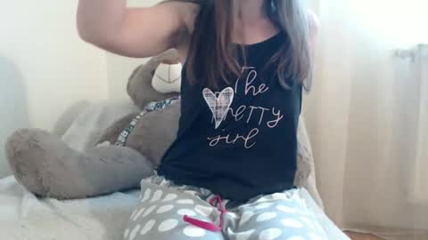 Snapshot of cuteangelx chatting on October 22, 2025, 7:30 am Anne-Marie  online show from October 22, 2025, 7:30 am