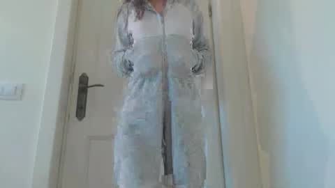 Snapshot of cuteangelx chatting on October 29, 2025, 10:17 am Anne-Marie  online show from October 29, 2025, 10:17 am