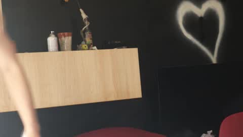 Snapshot of cutefitnessmodel chatting on October 28, 2025, 9:35 am cutemodel online show from October 28, 2025, 9:35 am