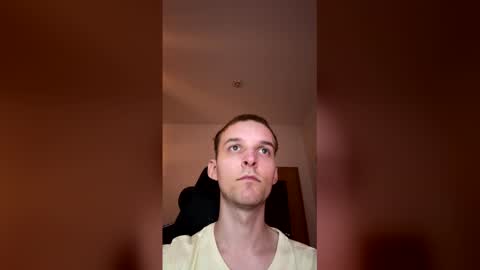 cuteguyy2001 online show from April 16, 2026, 7:25 pm