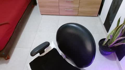 isabella online show from May 30, 2026, 7:44 pm