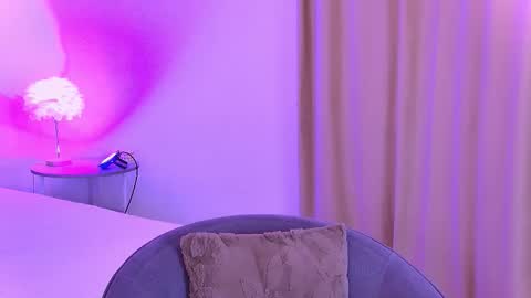 cutemirage online show from October 17, 2025, 2:52 pm