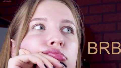 Snapshot of cutemousee chatting on November 7, 2025, 6:13 am Rina online show from November 7, 2025, 6:13 am