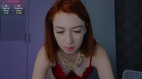 Snapshot of cuteroxyfoxyy chatting on June 6, 2026, 8:52 am Roxy online show from June 6, 2026, 8:52 am