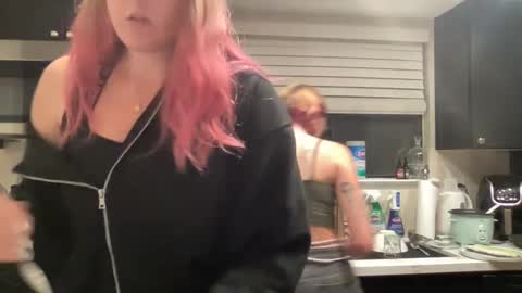 Cutey kiwi online show from October 9, 2025, 3:26 am