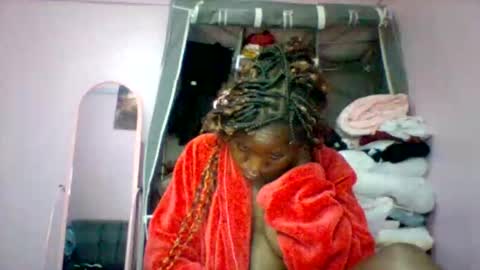 cutezola online show from November 20, 2025, 6:02 am