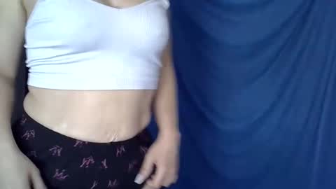 cutie_bee online show from May 21, 2026, 7:26 am