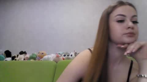 Chloe online show from May 10, 2026, 1:11 am