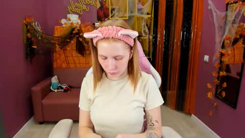 Lina online show from October 26, 2025, 1:50 pm