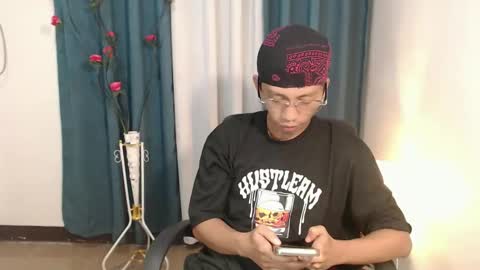Snapshot of cutie_mico chatting on March 31, 2026, 11:43 am cutie_mico online show from March 31, 2026, 11:43 am