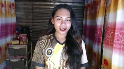 cutie_rona online show from December 14, 2025, 1:05 pm