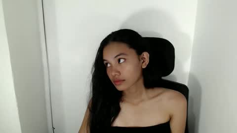 cutiee_lily2 online show from May 27, 2026, 1:57 am
