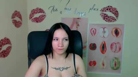Snapshot of cutielady_ chatting on April 18, 2026, 12:09 pm Emma online show from April 18, 2026, 12:09 pm